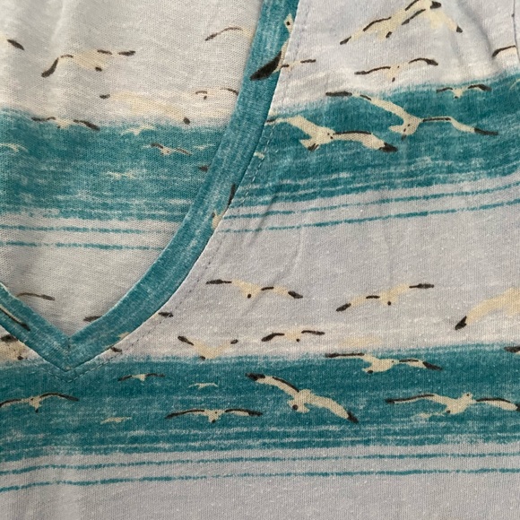 V neck patterned t shirt - Picture 4 of 4